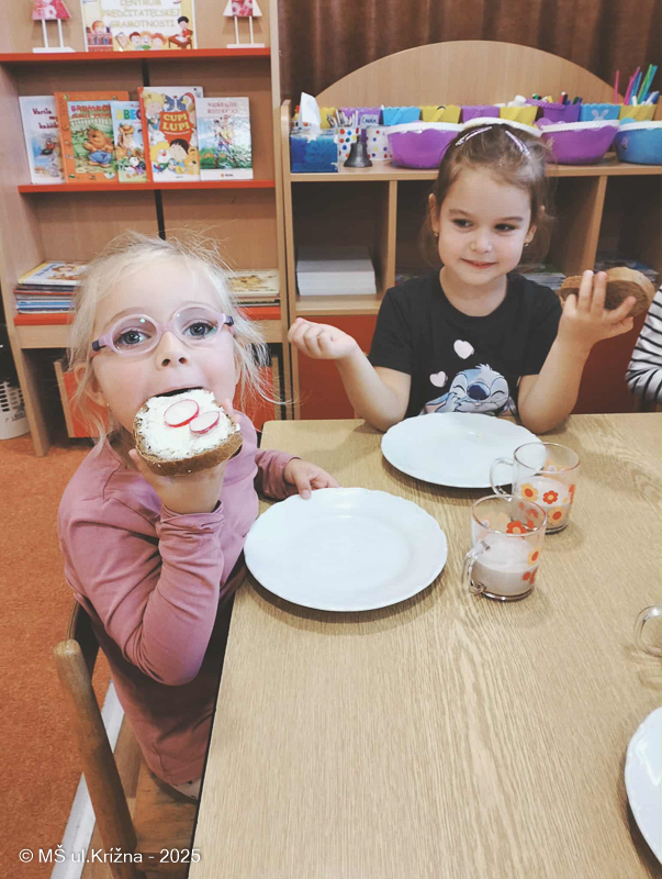 Číslo fotografie je 82310BB41