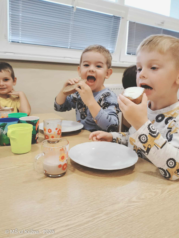 Číslo fotografie je EE97AC3E63