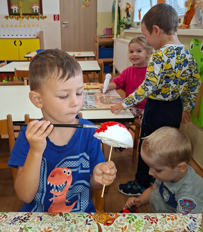 Číslo fotografie je 20250919_074341